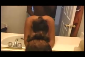 مقاطع فيديو كس عم ينزل منو اللبن